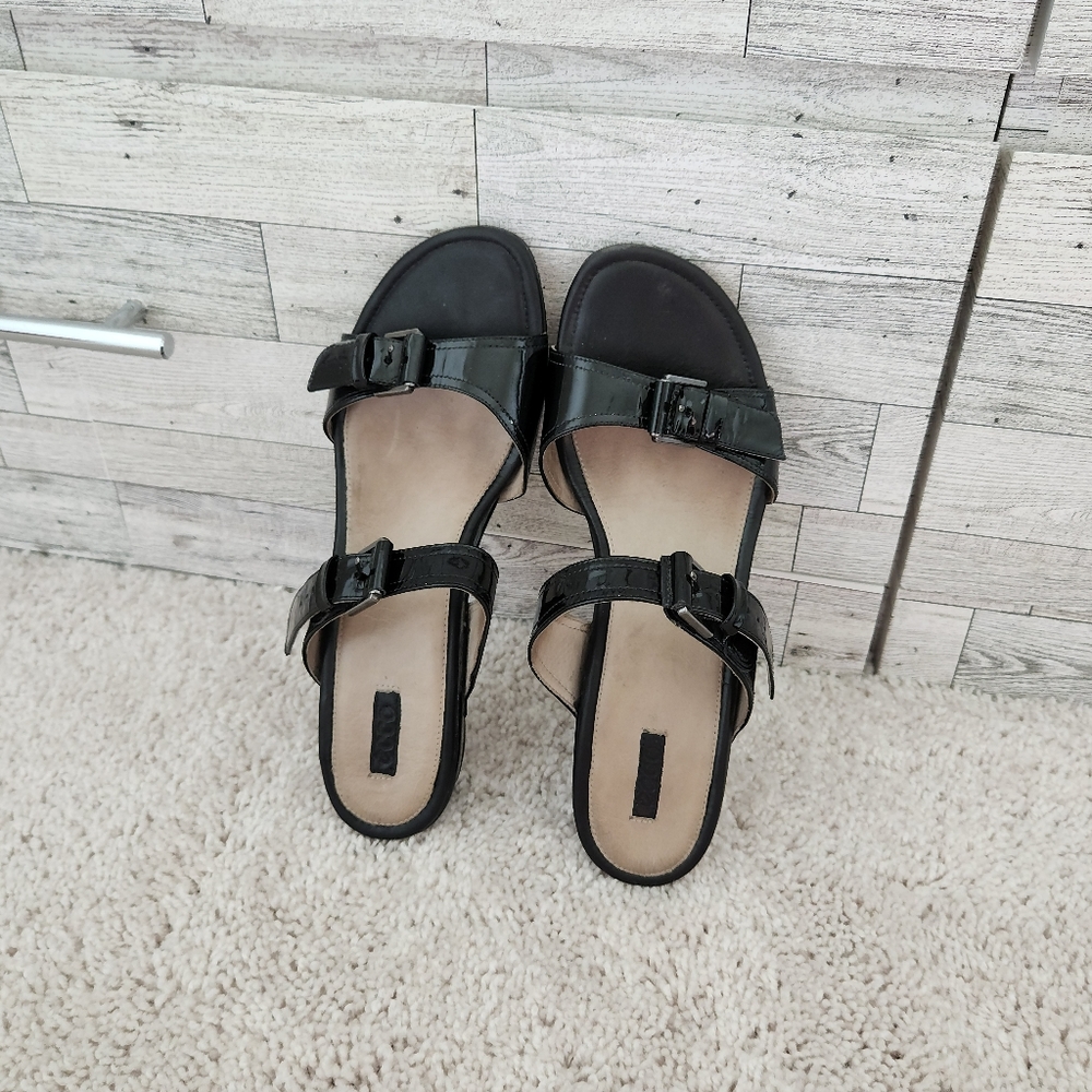 Ecco Classy & Comfortable Black Patent Buckle Slide Sandals - Picture 3 of 7